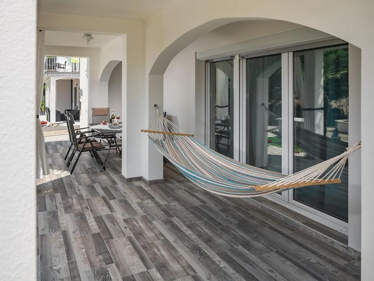 3 & 4 Bedrooms Apartment Simona Porec