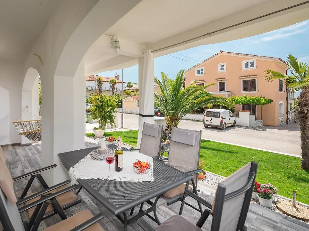 3 & 4 Bedrooms Apartment Simona بوريتش 0*,  كرواتيا