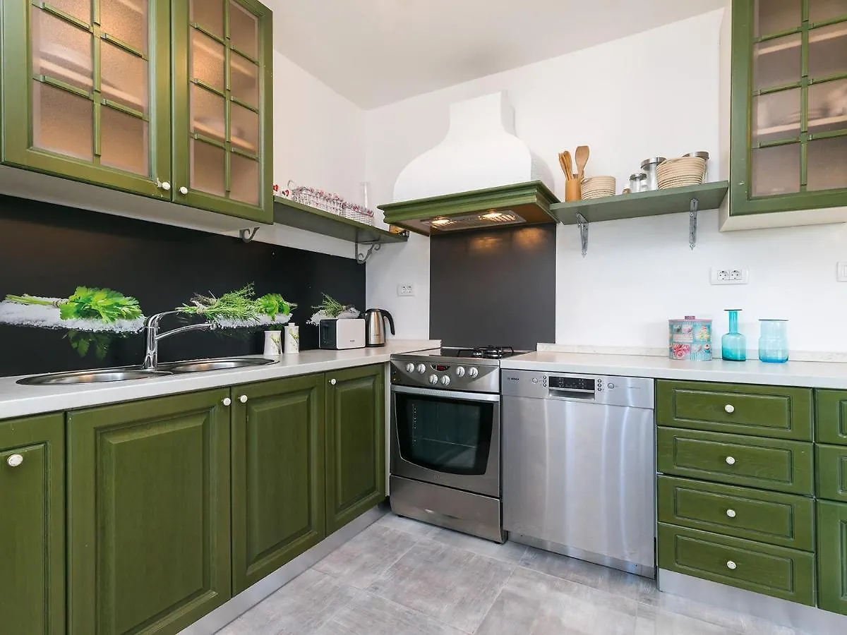 3 & 4 Bedrooms Apartment Simona 波雷奇