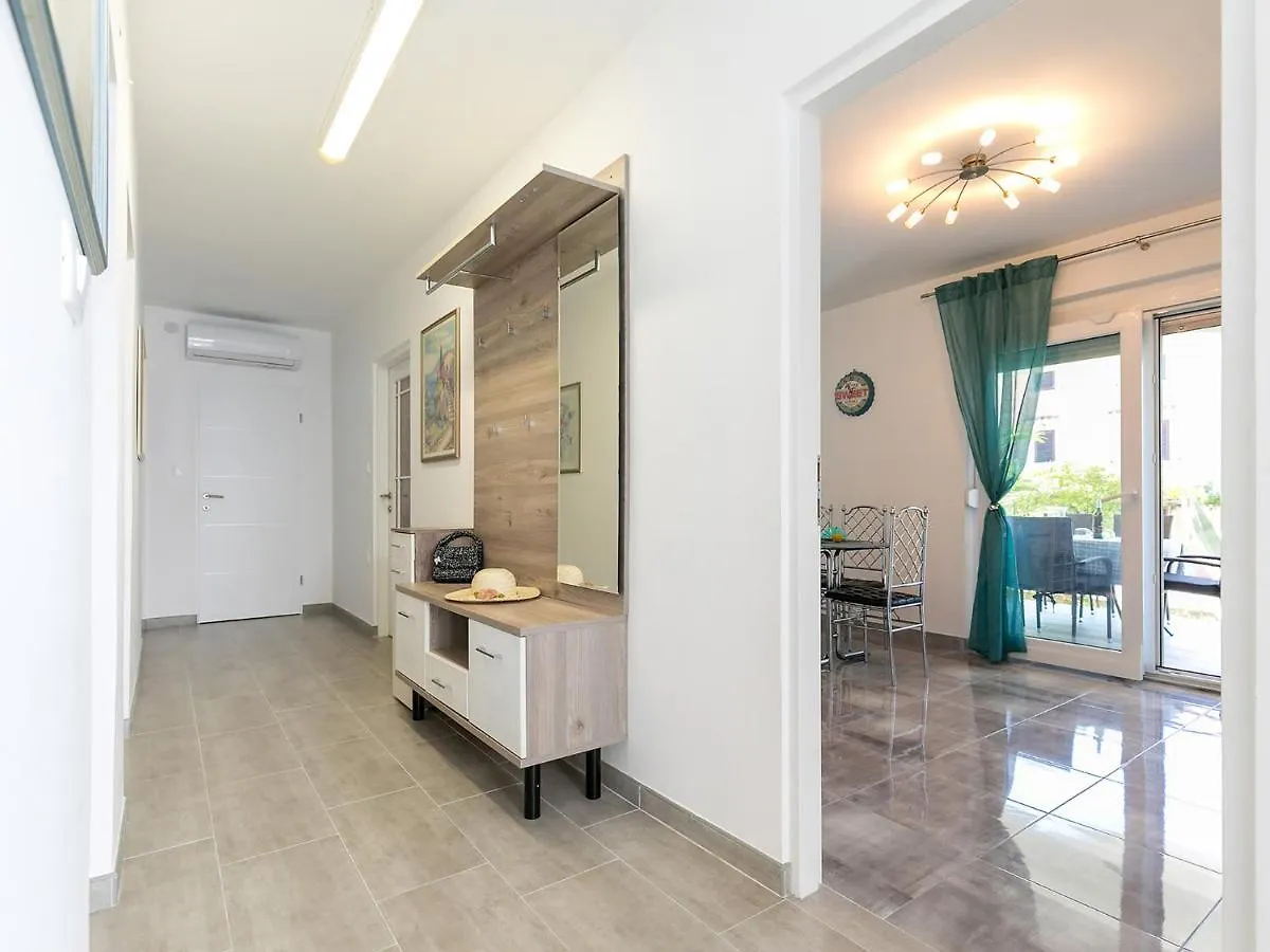 3 & 4 Bedrooms Apartment Simona 波雷奇