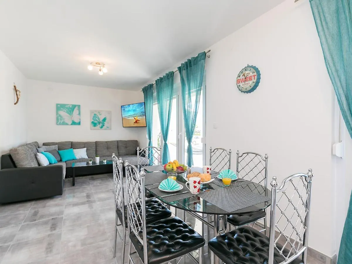 3 & 4 Bedrooms Apartment Simona 波雷奇