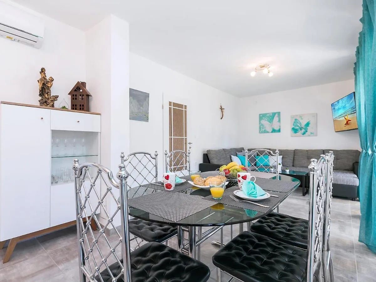3 & 4 Bedrooms Apartment Simona 波雷奇